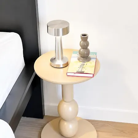 15min Walk To Center Stylish 3br & 1lr *