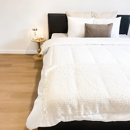 Apartment 15min Walk To Center Stylish 3br & 1lr *