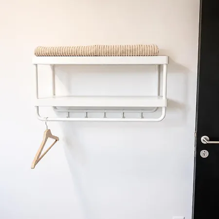 15min Walk To Center Stylish 3br & 1lr Apartment *