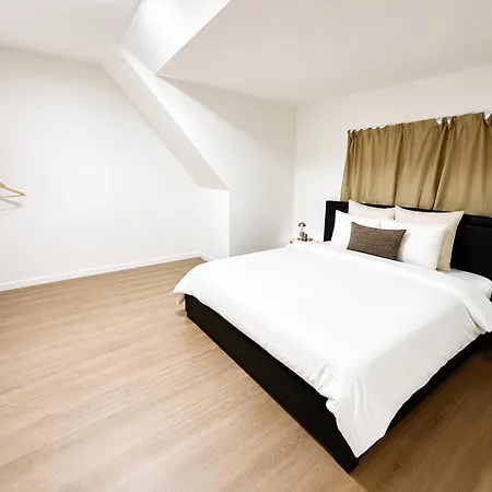 Apartment 15min Walk To Center Stylish 3br & 1lr