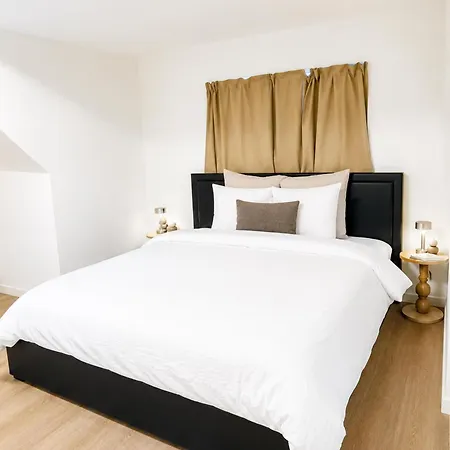 15min Walk To Center Stylish 3br & 1lr *