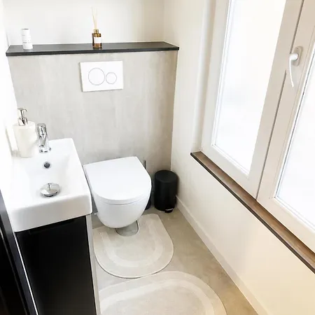 Apartment 15min Walk To Center Stylish 3br & 1lr